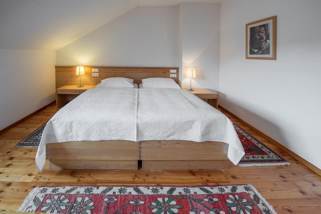 Alte Post Hotel Feistritz an der Gail Bagian luar foto