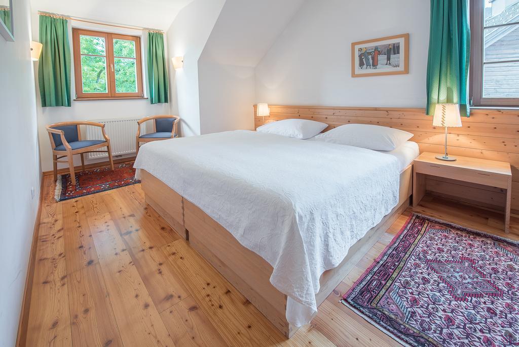 Alte Post Hotel Feistritz an der Gail Bagian luar foto