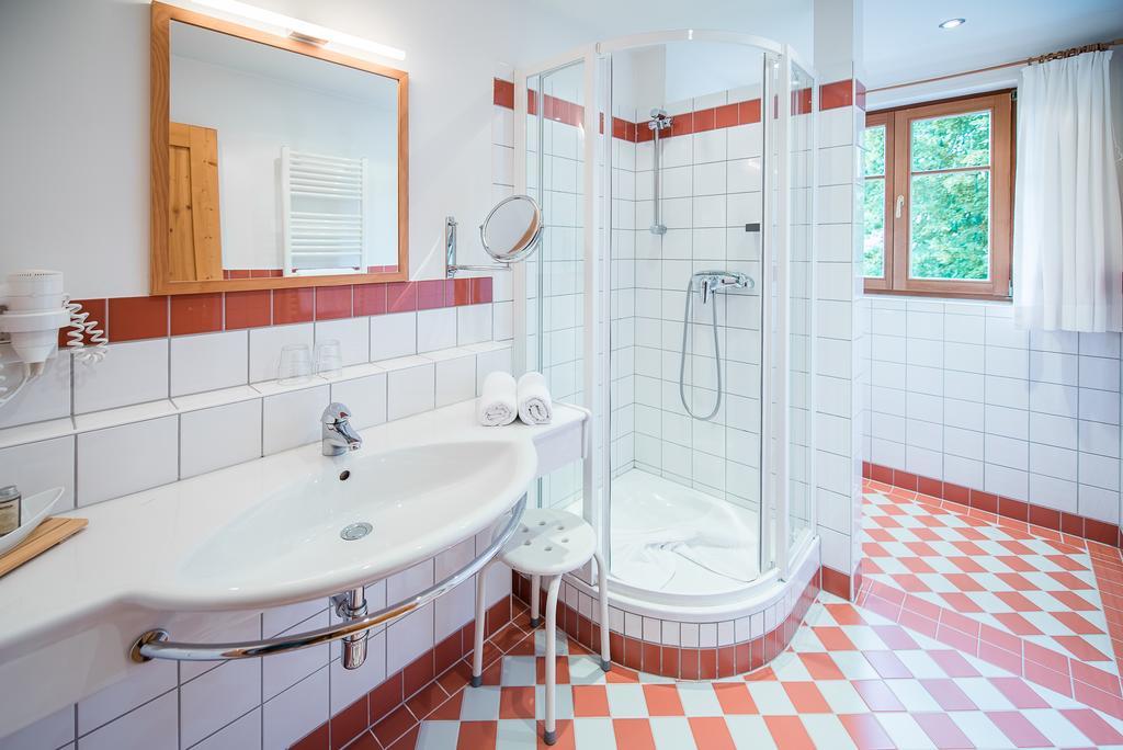 Alte Post Hotel Feistritz an der Gail Bagian luar foto